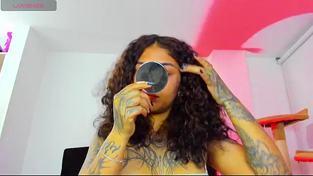 Snapshot of JuliaRose_ks chatting on 04/01/26, 02:23 JuliaRose ks online show from 04/01/26, 02:23