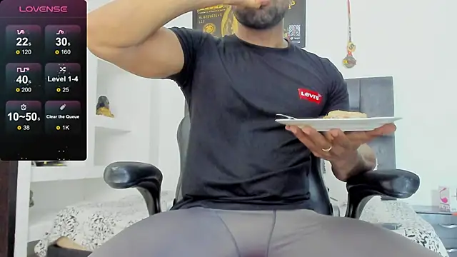 Snapshot of MattRodriguez9 chatting on 03/11/25, 05:24 MattRodriguez9 online show from 03/11/25, 05:24