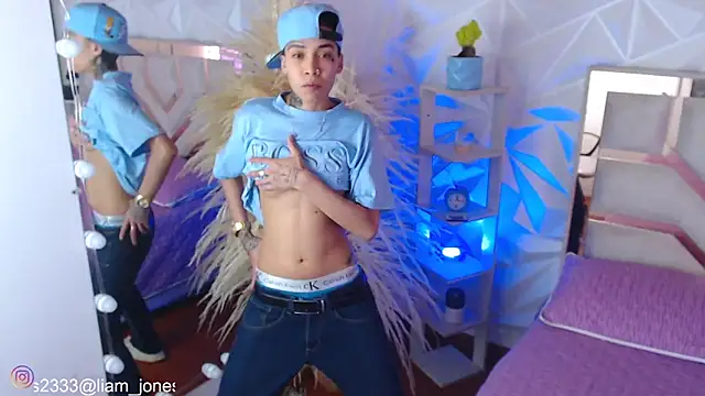 Jonesliam23 online show from 09/18/25, 07:27