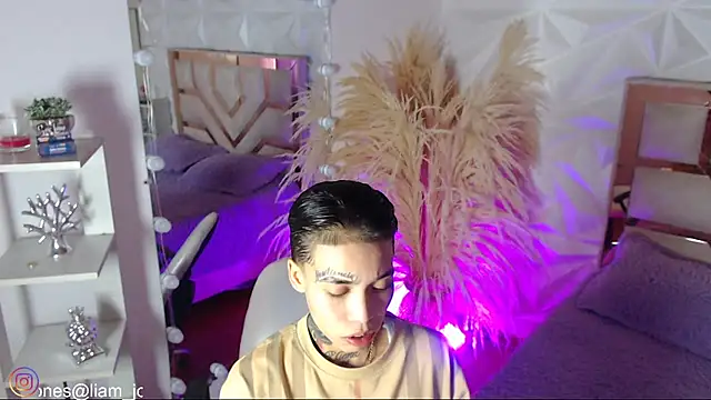 Jonesliam23 online show from 02/01/26, 07:01