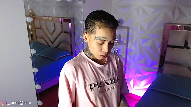 Jonesliam23 online show from 04/19/26, 07:27