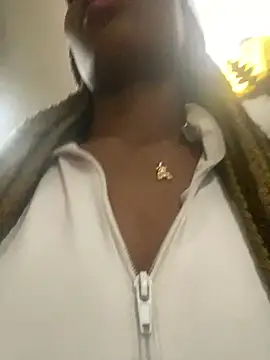 Snapshot of adaraSmiith chatting on 01/18/25, 11:21 adaraSmiith online show from 01/18/25, 11:21