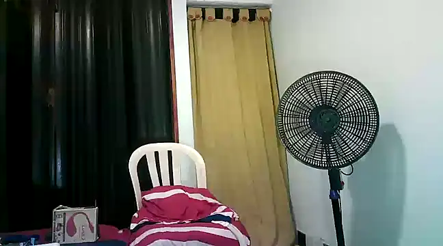 Snapshot of kimmiemm chatting on 01/13/25, 02:50 kimmiemm online show from 01/13/25, 02:50
