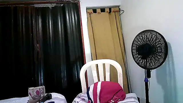 Snapshot of kimmiemm chatting on 02/27/25, 03:14 kimmiemm online show from 02/27/25, 03:14