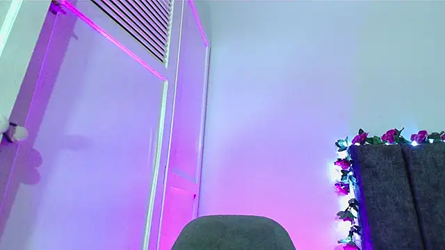 Snapshot of EmilyMeoww chatting on 02/24/25, 10:36 EmilyMeoww online show from 02/24/25, 10:36