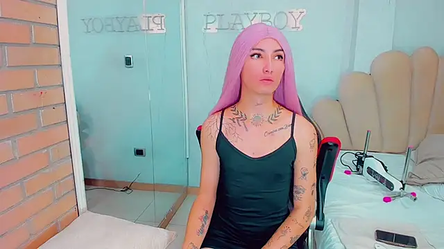 Snapshot of EmilyySaenz chatting on 01/30/25, 04:34 EmilyySaenz online show from 01/30/25, 04:34