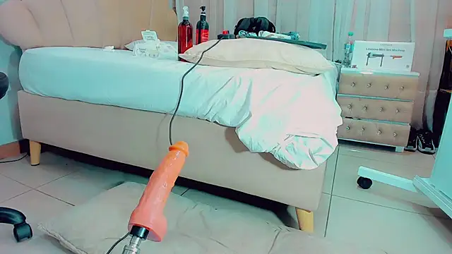 Snapshot of EmilyySaenz chatting on 01/30/25, 07:37 EmilyySaenz online show from 01/30/25, 07:37