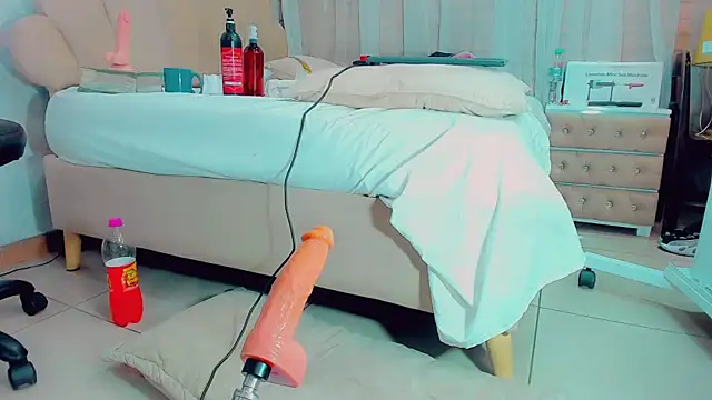 Snapshot of EmilyySaenz chatting on 01/31/25, 01:02 EmilyySaenz online show from 01/31/25, 01:02