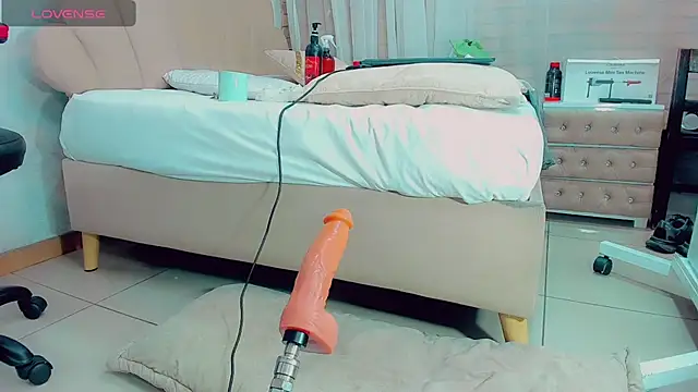 Snapshot of EmilyySaenz chatting on 03/06/25, 04:38 EmilyySaenz online show from 03/06/25, 04:38