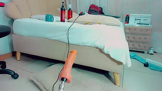 Snapshot of EmilyySaenz chatting on 03/13/25, 08:00 EmilyySaenz online show from 03/13/25, 08:00