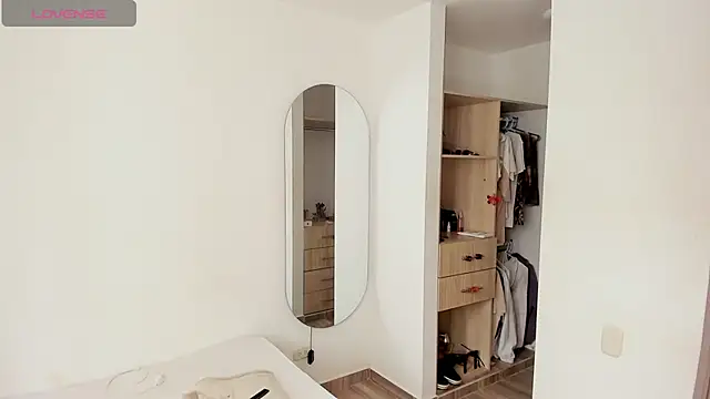 rose scottt online show from 10/26/25, 03:18