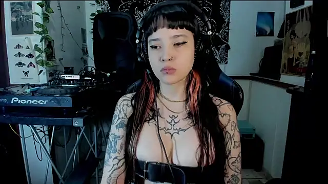 Demongirl6666 online show from 03/23/25, 04:38
