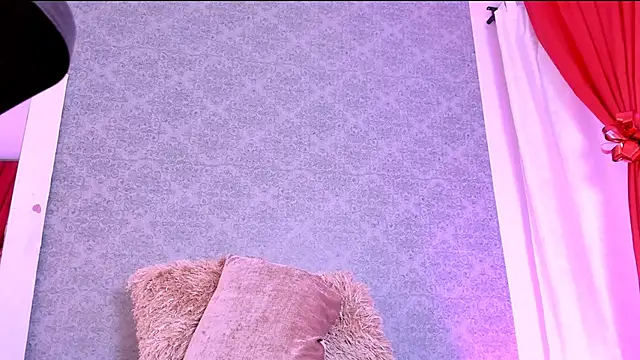 Snapshot of CatrinaRossi chatting on 12/23/24, 02:13 CatrinaRossi online show from 12/23/24, 02:13