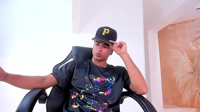 Snapshot of ANGEL_NICOLAS chatting on 12/08/24, 02:49 ANGEL NICOLAS online show from 12/08/24, 02:49