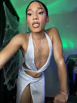 Snapshot of Emaa- chatting on 10/24/25, 11:12 Emaa- online show from 10/24/25, 11:12