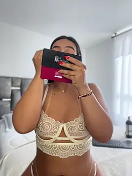 LauraCadwell online show from 04/25/26, 12:41