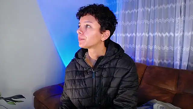 Snapshot of peyton_golden1 chatting on 12/04/24, 01:03 peyton golden1 online show from 12/04/24, 01:03