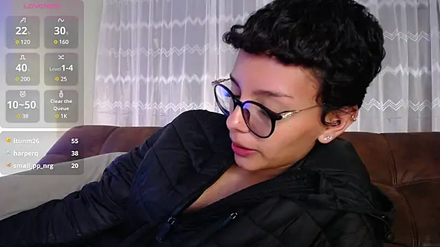 Snapshot of peyton_golden1 chatting on 02/14/25, 10:17 peyton golden1 online show from 02/14/25, 10:17