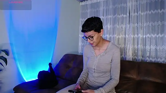 Snapshot of peyton_golden1 chatting on 03/19/25, 01:21 peyton golden1 online show from 03/19/25, 01:21