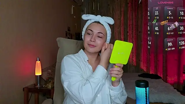 LisaCase online show from 11/28/25, 03:04