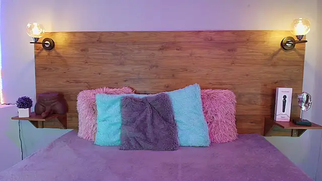 MOLLYWOODD online show from 09/25/25, 01:15