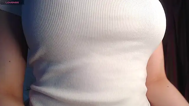 Snapshot of cosmosbaby chatting on 02/20/25, 01:40 cosmosbaby online show from 02/20/25, 01:40