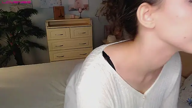 Snapshot of cosmosbaby chatting on 09/19/25, 01:23 cosmosbaby online show from 09/19/25, 01:23