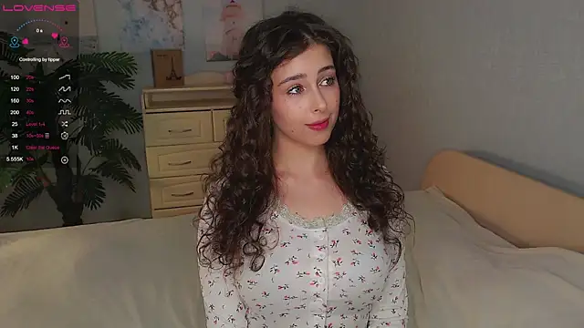 Snapshot of cosmosbaby chatting on 10/27/25, 04:11 cosmosbaby online show from 10/27/25, 04:11