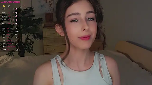 Snapshot of cosmosbaby chatting on 10/31/25, 04:41 cosmosbaby online show from 10/31/25, 04:41