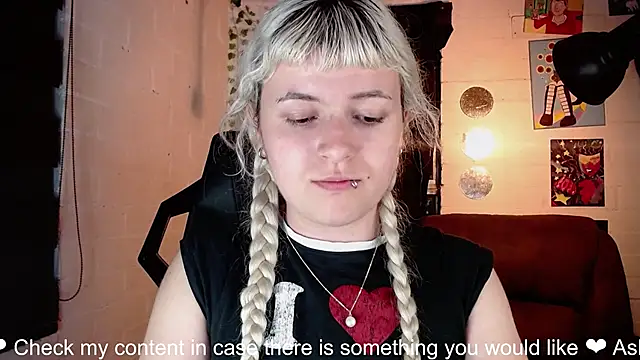 NEXT DOOR GIRL  online show from 01/22/25, 03:20