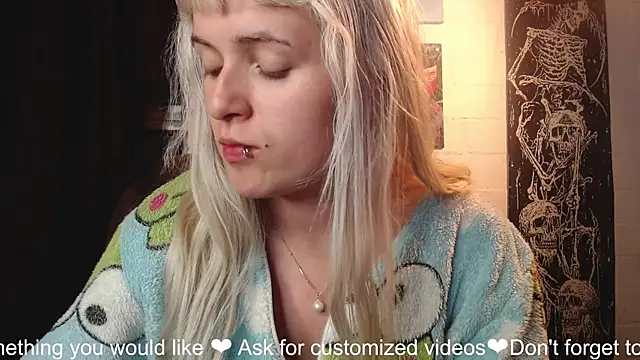 NEXT DOOR GIRL  online show from 01/25/25, 03:40