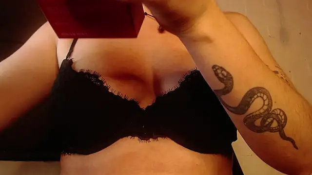 NEXT DOOR GIRL  online show from 03/08/25, 12:44