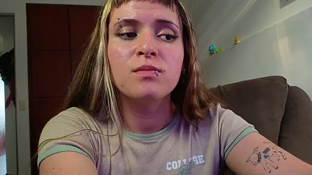 NEXT DOOR GIRL  online show from 02/21/26, 10:22