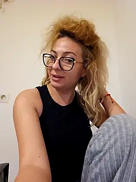 Selenna emma online show from 10/28/25, 03:47