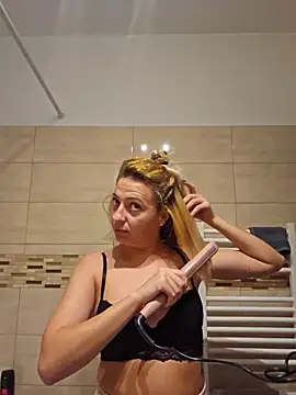 Selenna emma online show from 10/31/25, 03:24