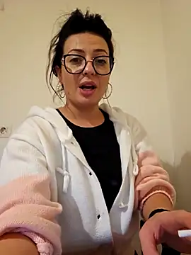 Selenna emma online show from 12/16/25, 02:22