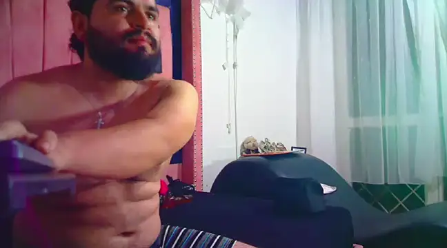 Snapshot of LeidyJones chatting on 12/06/24, 01:33 LeidyJones online show from 12/06/24, 01:33