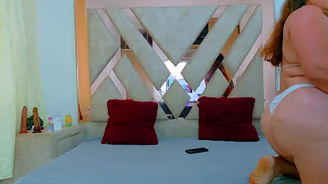 Snapshot of LeidyJones chatting on 03/18/25, 06:37 LeidyJones online show from 03/18/25, 06:37