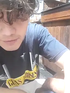 Snapshot of pedrodavid_ chatting on 09/19/25, 04:03 pedrodavid  online show from 09/19/25, 04:03