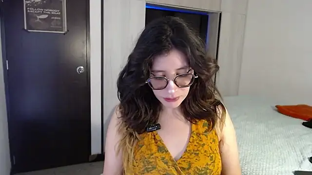 mariana124- online show from 11/24/25, 09:03