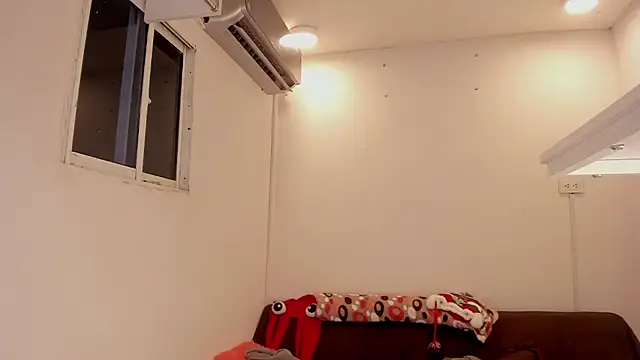 Snapshot of meganrossee69 chatting on 12/27/24, 12:29 meganrossee69 online show from 12/27/24, 12:29