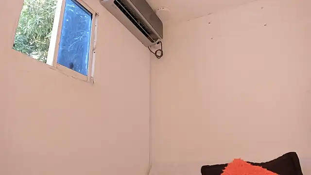 Snapshot of meganrossee69 chatting on 02/13/25, 04:28 meganrossee69 online show from 02/13/25, 04:28