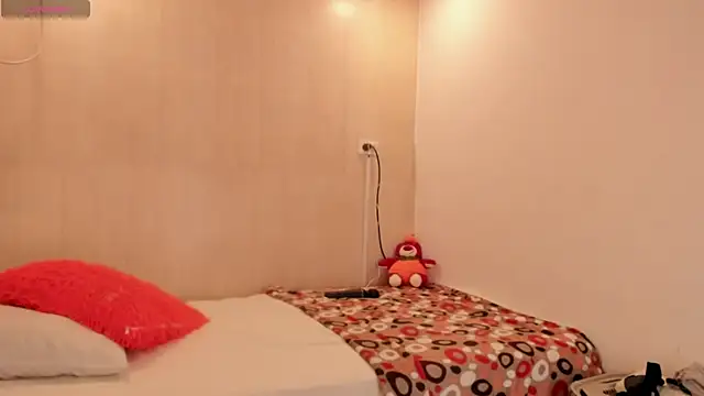 Snapshot of meganrossee69 chatting on 09/14/25, 01:27 meganrossee69 online show from 09/14/25, 01:27