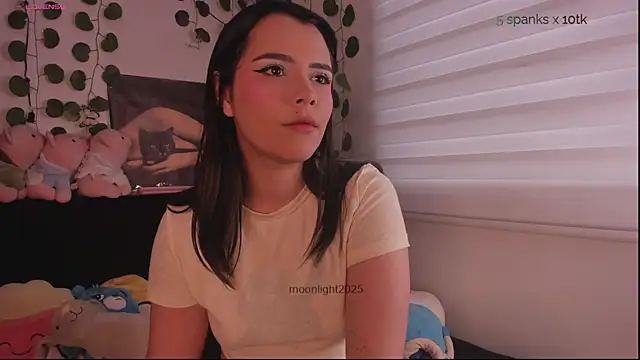 Snapshot of moonliiiight1 chatting on 11/24/25, 09:03 moonliiiight1 online show from 11/24/25, 09:03