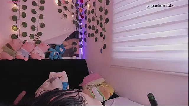 Snapshot of moonliiiight1 chatting on 12/03/25, 09:02 moonliiiight1 online show from 12/03/25, 09:02