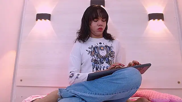 AndreaGil  online show from 11/08/25, 10:48