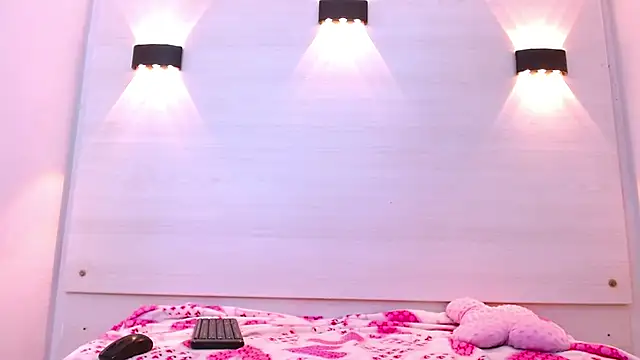 AndreaGil  online show from 11/11/25, 12:05