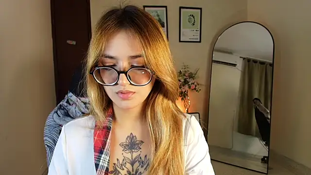 Snapshot of SweetJennaa chatting on 07/02/26, 12:43 SweetJennaa online show from 07/02/26, 12:43