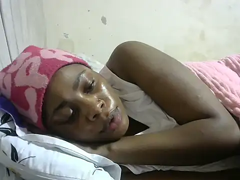 Snapshot of sweetgirlDora chatting on 10/04/25, 08:29 sweetgirlDora online show from 10/04/25, 08:29