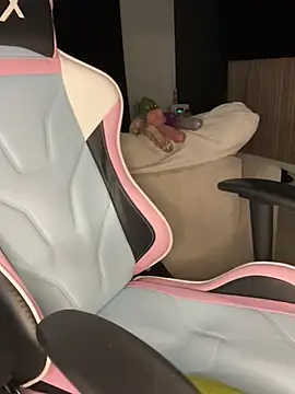 Snapshot of chelsiekink3 chatting on 12/24/24, 12:00 chelsiekink3 online show from 12/24/24, 12:00